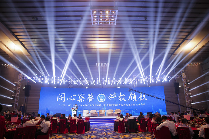 深圳市教育裝備行業(yè)協(xié)會正式成立，方成教學(xué)當(dāng)選副會長單位